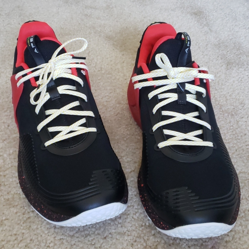 Under Armour Hovr Apex cross training sneakers